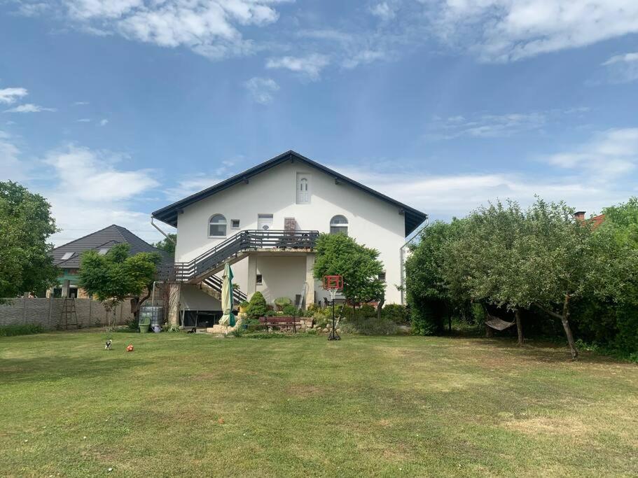 Apartamento Érd - Csendes, kényelmes családi ház Exterior foto