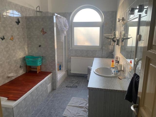 Apartamento Érd - Csendes, kényelmes családi ház Exterior foto